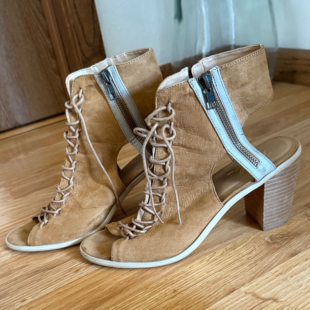 Suede Lace-Up Open-Toe Block Heel Sandals - Tan